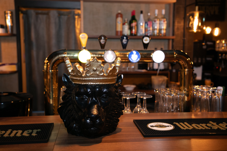 The Crown 3 (002)