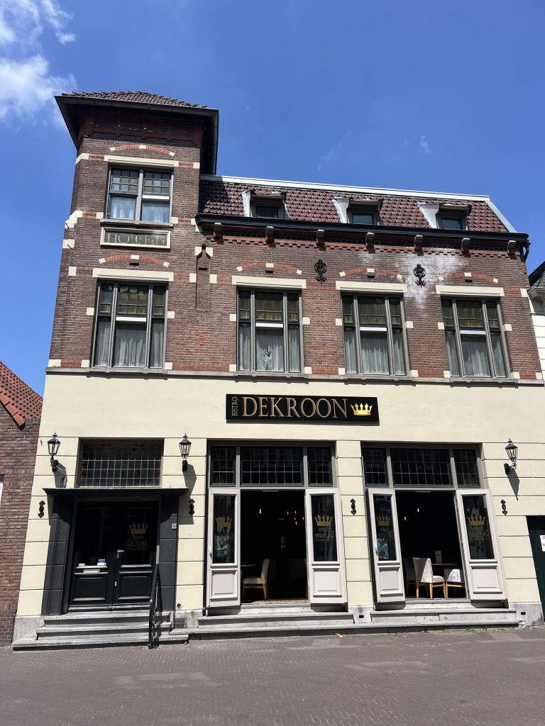 The Crown 4 (1)