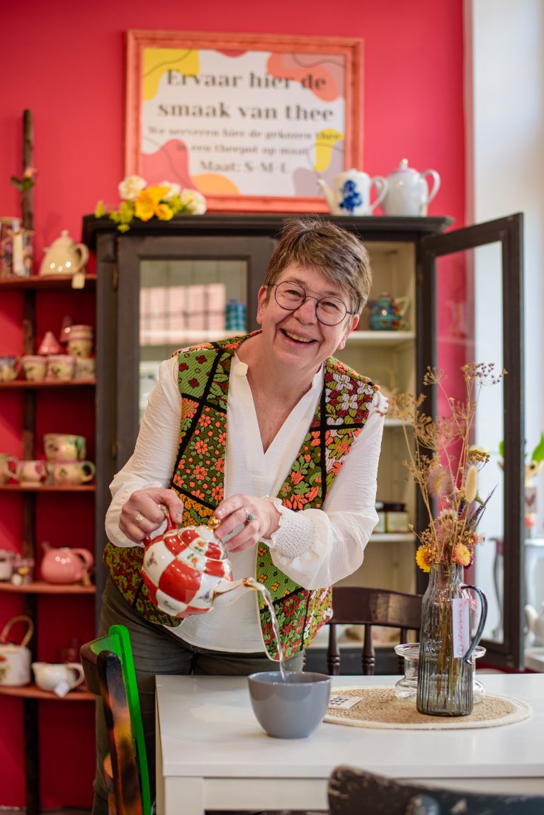 The Spicy World Fenkelstraat Oudenbosch Anita Timmermans tea tasting tea pouring